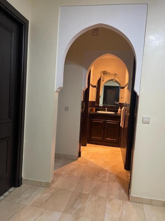 Magnifique Appartement Spacieux Confort Propre Familial 2 Chambres Salon Et Salle A Manger A 20Mn A Pied De Place Jemaa El Fina 4 Piscines Dans Espace De Golf A 12 Mn En Voitures L Entree Est Gratuit Pour La Clientele Ouvert Entre 10H Et 20H 马拉喀什 外观 照片