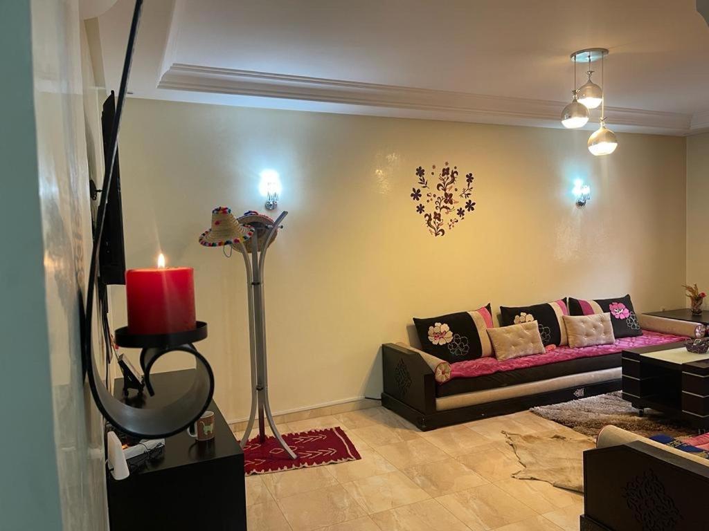 Magnifique Appartement Spacieux Confort Propre Familial 2 Chambres Salon Et Salle A Manger A 20Mn A Pied De Place Jemaa El Fina 4 Piscines Dans Espace De Golf A 12 Mn En Voitures L Entree Est Gratuit Pour La Clientele Ouvert Entre 10H Et 20H 马拉喀什 外观 照片