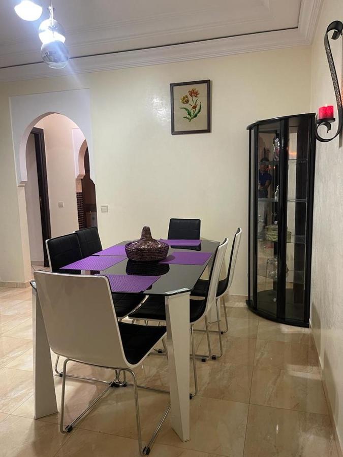 Magnifique Appartement Spacieux Confort Propre Familial 2 Chambres Salon Et Salle A Manger A 20Mn A Pied De Place Jemaa El Fina 4 Piscines Dans Espace De Golf A 12 Mn En Voitures L Entree Est Gratuit Pour La Clientele Ouvert Entre 10H Et 20H 马拉喀什 外观 照片