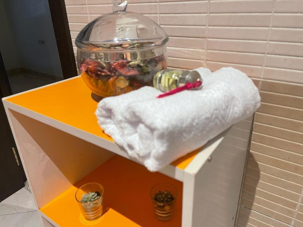 Magnifique Appartement Spacieux Confort Propre Familial 2 Chambres Salon Et Salle A Manger A 20Mn A Pied De Place Jemaa El Fina 4 Piscines Dans Espace De Golf A 12 Mn En Voitures L Entree Est Gratuit Pour La Clientele Ouvert Entre 10H Et 20H 马拉喀什 外观 照片