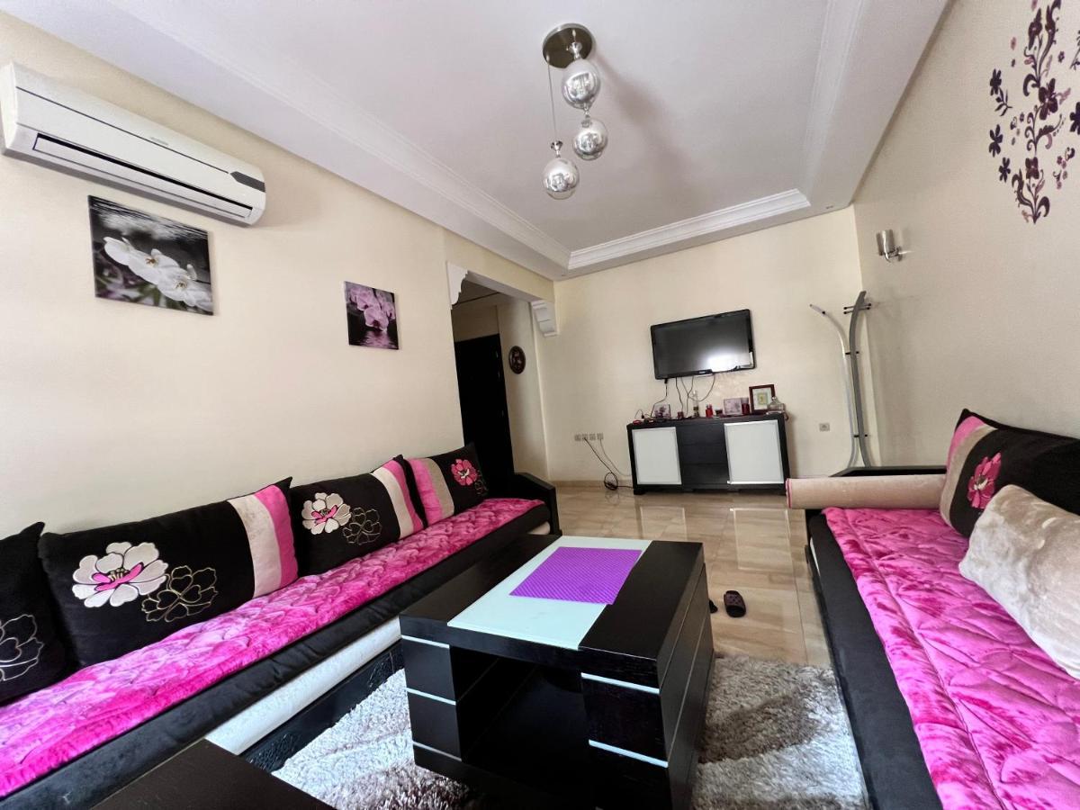 Magnifique Appartement Spacieux Confort Propre Familial 2 Chambres Salon Et Salle A Manger A 20Mn A Pied De Place Jemaa El Fina 4 Piscines Dans Espace De Golf A 12 Mn En Voitures L Entree Est Gratuit Pour La Clientele Ouvert Entre 10H Et 20H 马拉喀什 外观 照片