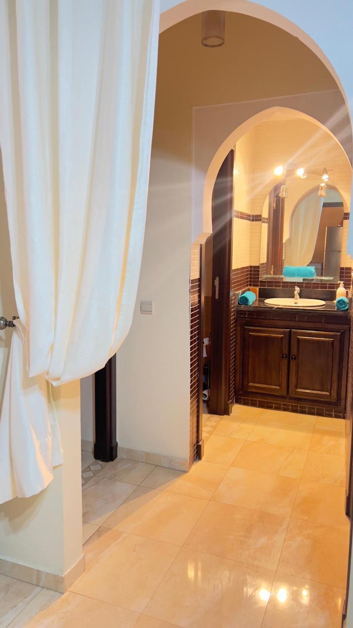 Magnifique Appartement Spacieux Confort Propre Familial 2 Chambres Salon Et Salle A Manger A 20Mn A Pied De Place Jemaa El Fina 4 Piscines Dans Espace De Golf A 12 Mn En Voitures L Entree Est Gratuit Pour La Clientele Ouvert Entre 10H Et 20H 马拉喀什 外观 照片